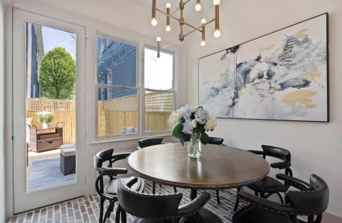 Savannah Victorian District House | Renovated Victorian District Home Hot Tub