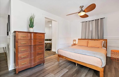 Murray Hill House | Rent the entire property unit A and B! Perfect for large groups