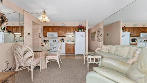 North End Apartment | Residence 710 At The Gardens Plaza