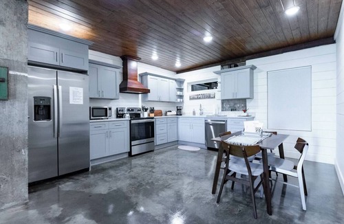 Cullman Apartment | Residences on 4th/Ominiplex 5 min./4 Bedrooms