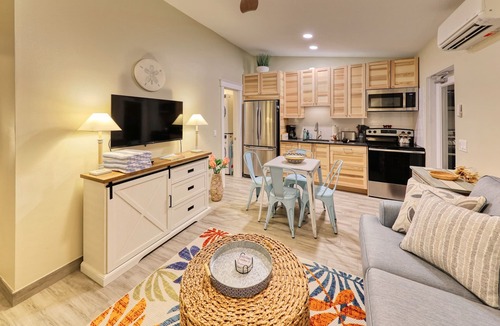 Anna Maria Resort | Resort-Style Ground Floor 1BR Turtle Suite, Heated Pool/Spa, Lakefront