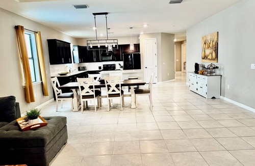 River Hall House | Resort Style Living, Golf Access,Spacious 4 Bedrooms,LakeViews, Fenced!