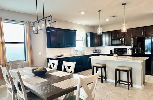 River Hall House | Resort Style Living, Golf Access,Spacious 4 Bedrooms,LakeViews, Fenced!