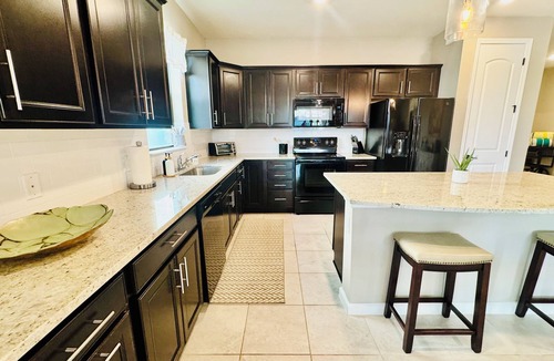River Hall House | Resort Style Living, Golf Access,Spacious 4 Bedrooms,LakeViews, Fenced!