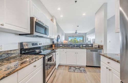 Naples Condo | Resort-Style Naples Retreat - 3BR/2BTH Condo - FREE Golf May 15-Oct 15