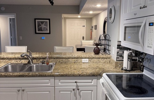 Tequesta Condo | Resort style seasonal rental condo,Ground level wgarage,5 min to beach, htd pool