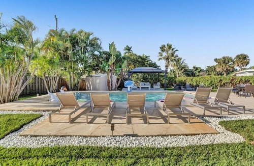 Lighthouse Point Villa | Resort Villa 6BR Heated Pool Beach Volleyball Game Room Mini Golf