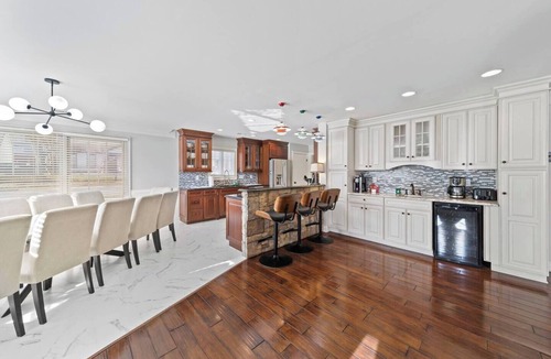 Biddleville House | Rest & Rally Retreat—5-BR (7 Beds)—Skyline Views
