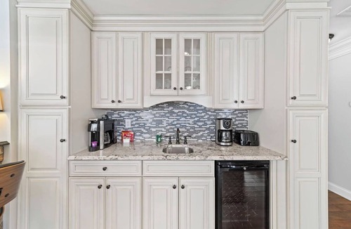 Biddleville House | Rest & Rally Retreat—5-BR (7 Beds)—Skyline Views