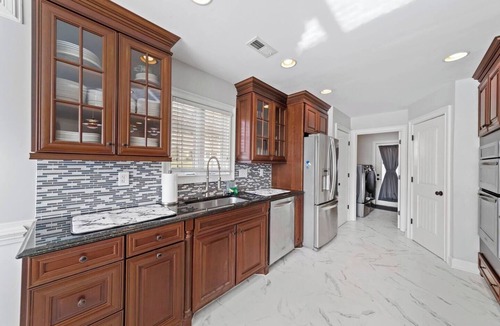 Biddleville House | Rest & Rally Retreat—5-BR (7 Beds)—Skyline Views