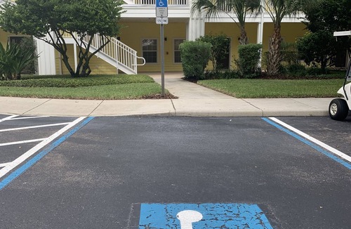 Hillcrest Estates House | Rest & Relax Bahama Bay Ground Floor 3 bed 2 bath 20 min to parks