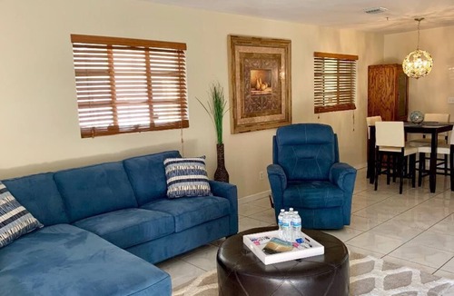East Ocean Ave House | Restful in Lantana ~ Minutes from the Beach