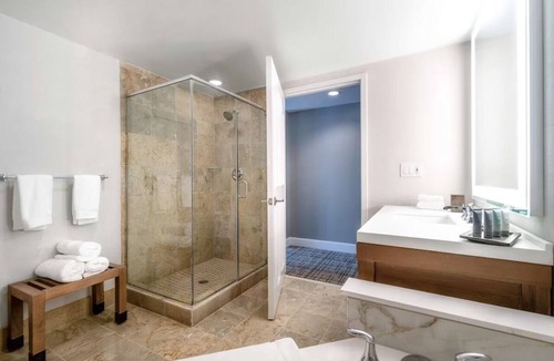 Braselton Hotel | Restful King Suite Surrounded by Vineyards in Braselton Countryside