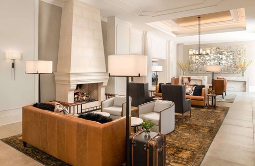 Braselton Hotel | Restful King Suite Surrounded by Vineyards in Braselton Countryside