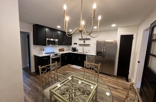 Oakwood Historic District House | Restful Mid-Mod in the heart of Hickory