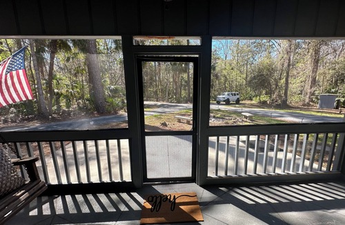 Inglis Cabin | Retreat cabin on Florida’s nature coast 10 mins from Crystal river florida