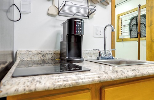 Collier Heights Apartment | Retreat for Couples & Artists! Atlanta Tiny Home