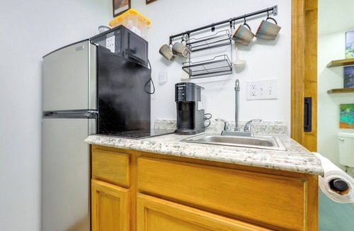 Collier Heights Apartment | Retreat for Couples & Artists! Atlanta Tiny Home