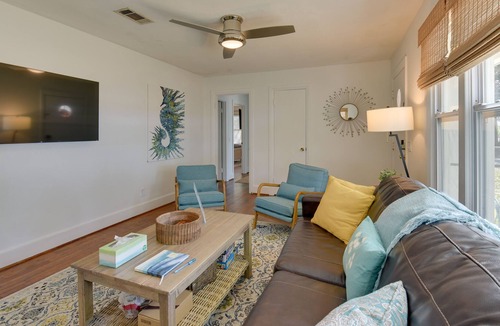 Freeport House | Retro Bay Cottage Near Destin, Dog Friendly!