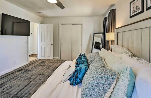 Freeport House | Retro Bay Cottage Near Destin, Dog Friendly!