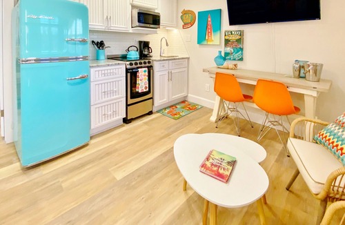 North Redington Beach Apartment | Retro-chic beachfront studio mere steps from sand - grilling area & shuffleboard