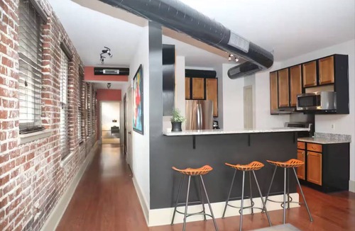 South Main Historic District Condo | Retro-contemporary 2 bdr apt. in Downtown Memphis