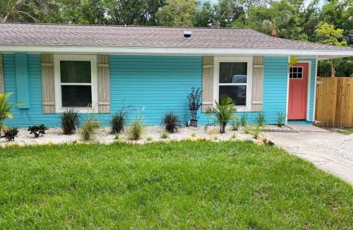 Crystal River House | Retro Retreat - Waterfront