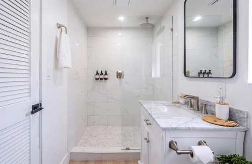 Gainesville Apartment | Rhythm at The Key - 1mi to UF & DT , Full Kitchen