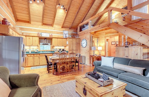 Dial Cottage | Ridgetop Cabin in Blue Ridge! Wraparound Porch!