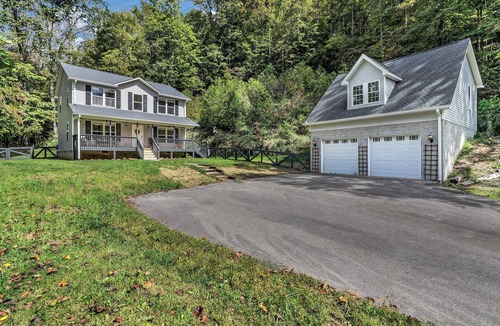 Barnardsville House | Ridgeview Retreat with Firepit and Mountain Views
