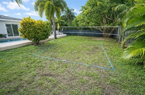 Boynton Beach House | Rio Beach Pool House - 7 min to the Beach!