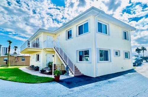 O'byrne Condo | Rise and Shine to ocean views, beach access