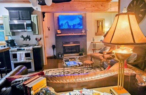 Dillsboro Cabin | River Cabin - Escape to Your Romantic yet Adventurous Smokey Mountain Getaway!