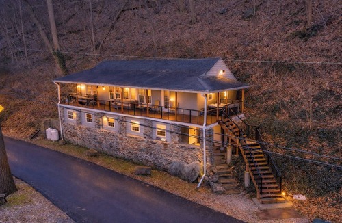Salunga House | River Front w/dreamy views - Hot Tub