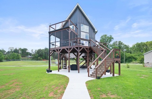 Rhodhiss Villa | River Lofts - Onyx & Catawba Cottages