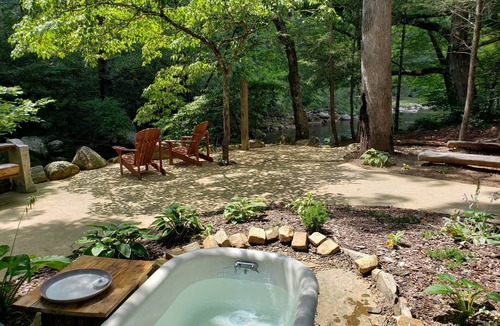 Highlands House | River Love ❤@ The Barn *Highlands Home on the Cullasaja River Trout Fishing