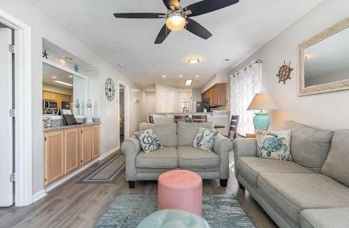 Carolina Forest House | River Oaks Condo-King Bed, Balcony, Pools+Hot Tub