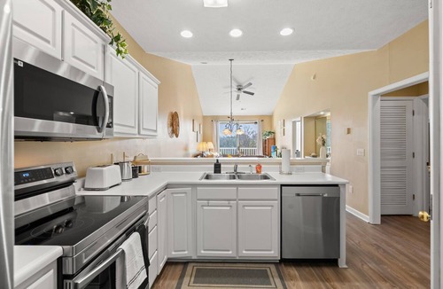Carolina Forest Condo | River Oaks Condo near beach & golf. Pool, tennis & free parking