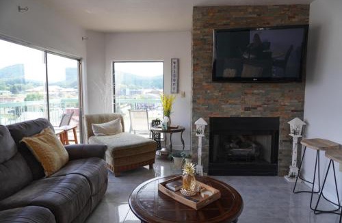 Pigeon Forge House | River Place Condos #711 3BD