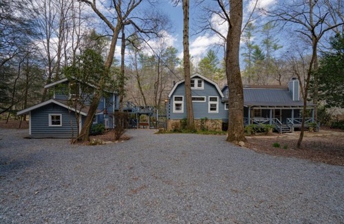 Ellijay Cabin | River Prop · Spacious Rustic River Cabin 5 BR & 3.5 Bath w Hot Tub