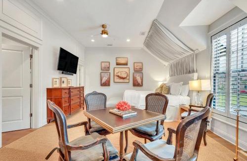 Hitch Village - Fred Wessels Homes Apartment | River's Edge by Lucky Savannah