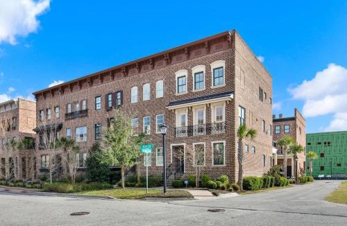 Hitch Village - Fred Wessels Homes House | River View on the Upper East Side