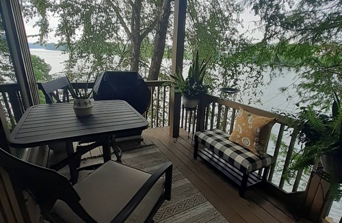 West End Apartment | River View Retreat- So Cute, So Cozy- Short Walk to SRP Park & Downtown Augusta