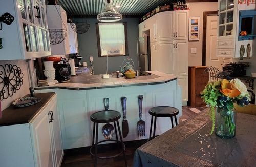 Prince Cabin | Riverfront cabin conveniently located within the New River Park and Preserve!
