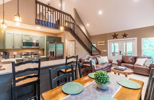 Sylva Cabin | Riverfront Cabin on the Tuckasegee minutes away from WCU & Sylva
