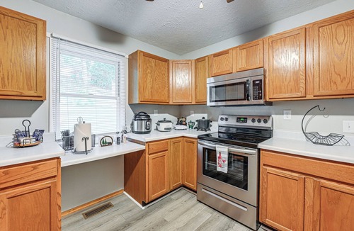 Cullowhee Cottage | Riverfront Cabin w/Mtn Views in Tuckasegee!