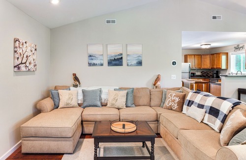 Van Buren County Cottage | Riverfront Cottage Near Rock Island State Park