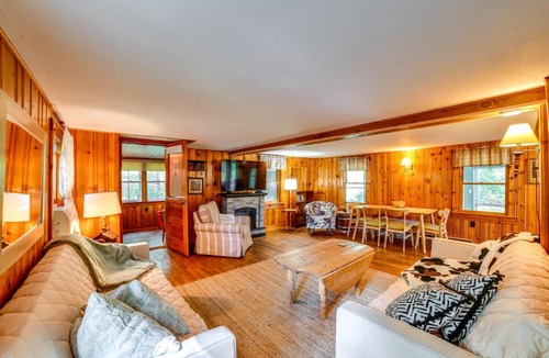 Susquehanna House | Riverfront Hallstead Cabin: Kayaks & Fire Pit!