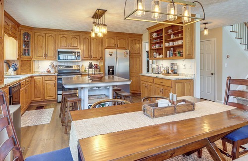 Ellijay Cottage | Riverfront, Hot Tub! Coosawattee River Resort Home