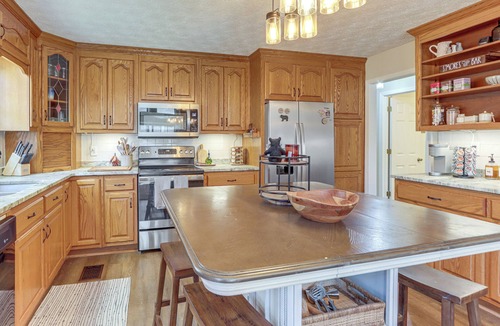 Ellijay Cottage | Riverfront, Hot Tub! Coosawattee River Resort Home